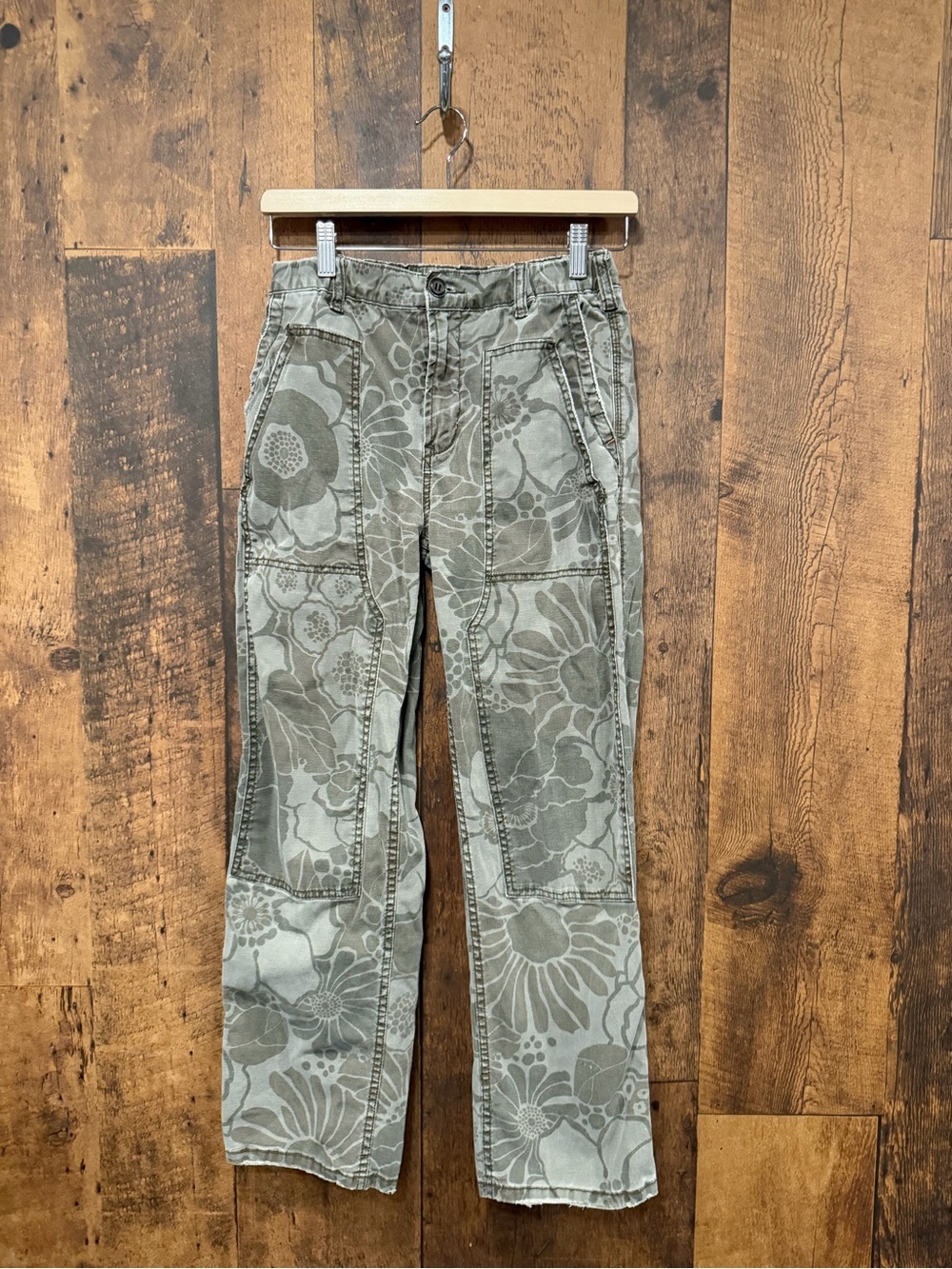 Pilcro Floral Print Utility Pants in Olive Green size 26